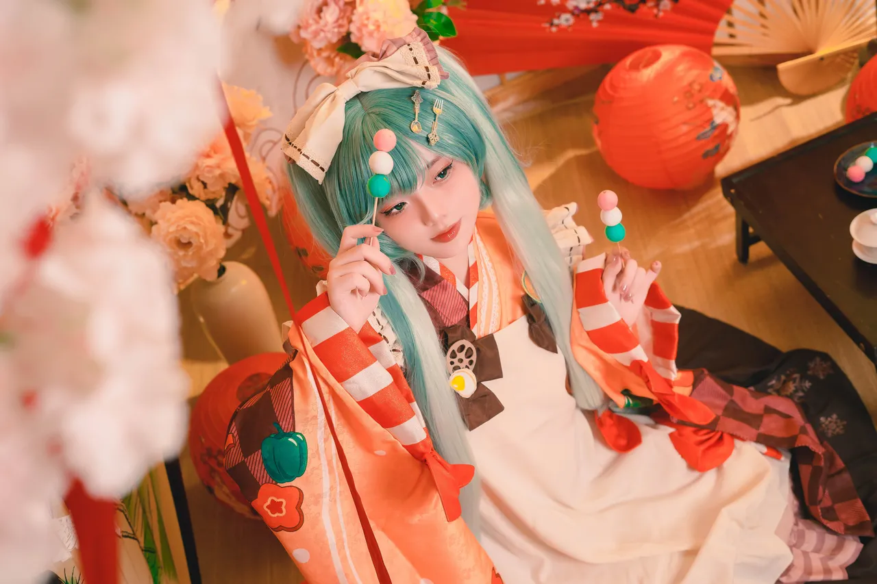 Messie Huang - Miku-erohere11.webp